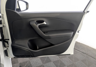 Подержанный автомобиль Volkswagen Polo Sedan 2016 года (24 фото)