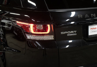 Подержанный автомобиль Land Rover Range Rover Sport 2013 года (26 фото)
