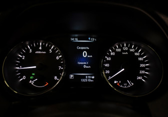 Подержанный автомобиль Nissan Qashqai 2014 года (11 фото)