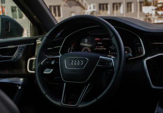 Подержанный автомобиль Audi A6 Sedan 2021 года (16 фото)