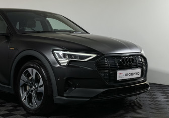 Подержанный автомобиль Audi e-tron 2021 года (22 фото)