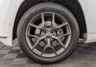 Подержанный автомобиль Jeep Grand Cherokee 2020 года (12 фото)