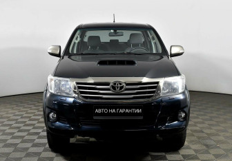 Подержанный автомобиль Toyota Hilux 2013 года (2 фото)
