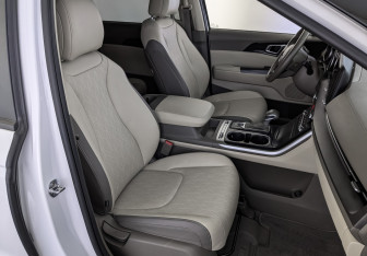 Подержанный автомобиль Kia Carnival 2021 года (24 фото)
