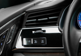 Подержанный автомобиль Audi Q8 2019 года (14 фото)