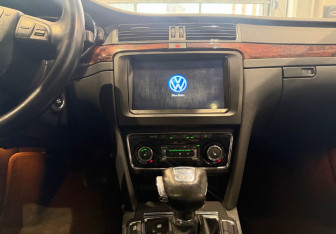 Подержанный автомобиль Skoda Superb Wagon 2012 года (16 фото)