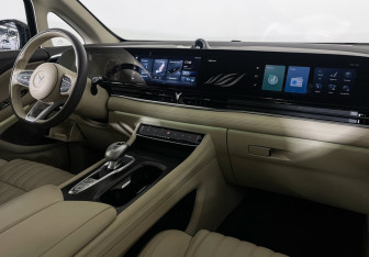 Подержанный автомобиль Voyah Dream 2024 года (9 фото)