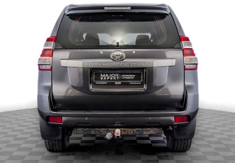 Подержанный автомобиль Toyota Land Cruiser Prado 2016 года (6 фото)
