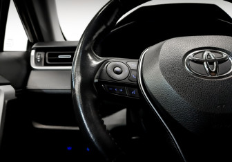 Подержанный автомобиль Toyota RAV4 2019 года (26 фото)