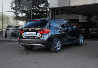 Подержанный автомобиль BMW X1 2012 года (4 фото)