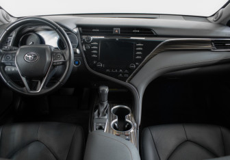 Подержанный автомобиль Toyota Camry Sedan 2021 года (11 фото)