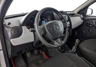 Подержанный автомобиль Renault Duster 2017 года (15 фото)