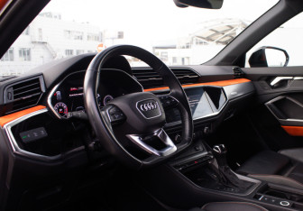 Подержанный автомобиль Audi Q3 2019 года (9 фото)