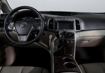 Подержанный автомобиль Toyota Venza 2013 года (12 фото)