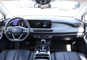 Подержанный автомобиль BAIC U5 Plus 2023 года (12 фото)