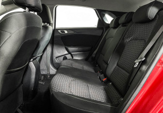 Подержанный автомобиль Kia Ceed Hatchback 2018 года (10 фото)