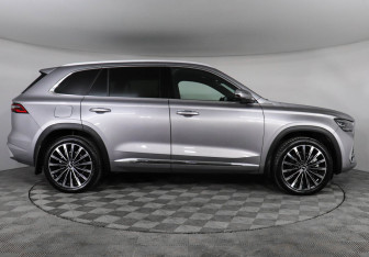 Подержанный автомобиль Geely Monjaro 2025 года (4 фото)