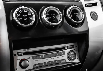 Подержанный автомобиль Mitsubishi Pajero Sport 2013 года (14 фото)