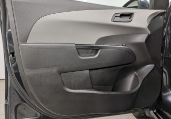 Подержанный автомобиль Chevrolet Aveo Sedan 2015 года (11 фото)