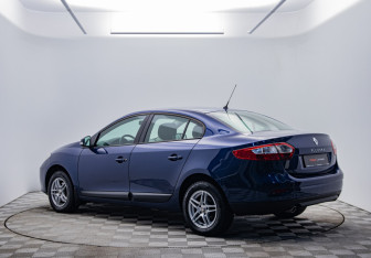Подержанный автомобиль Renault Fluence 2011 года (7 фото)