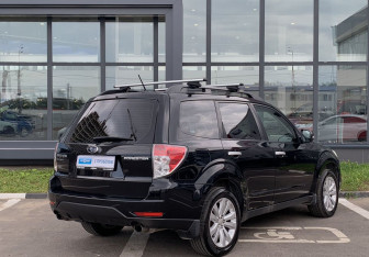 Подержанный автомобиль Subaru Forester Suv 2011 года (8 фото)