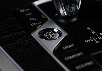 Подержанный автомобиль BMW X7 2021 года (33 фото)