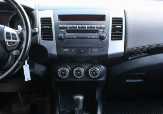 Подержанный автомобиль Citroen C-Crosser 2011 года (15 фото)
