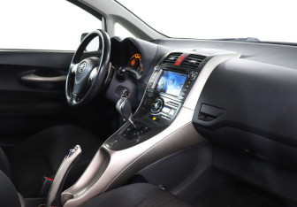 Подержанный автомобиль Toyota Auris Hatchback 2007 года (9 фото)
