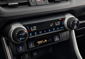 Подержанный автомобиль Toyota RAV4 2020 года (21 фото)