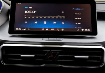 Подержанный автомобиль Geely Coolray 2022 года (16 фото)