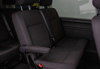 Подержанный автомобиль Volkswagen Caravelle 2016 года (9 фото)