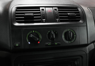 Подержанный автомобиль Skoda Fabia Hatchback 2013 года (18 фото)