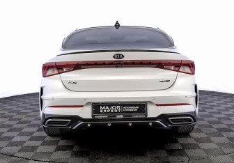 Подержанный автомобиль Kia K5 2021 года (6 фото)