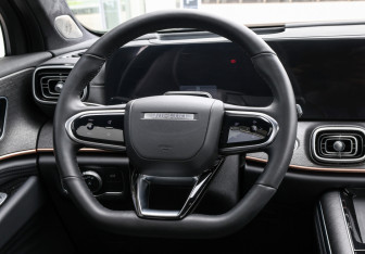 Подержанный автомобиль Jaecoo J8 2024 года (18 фото)