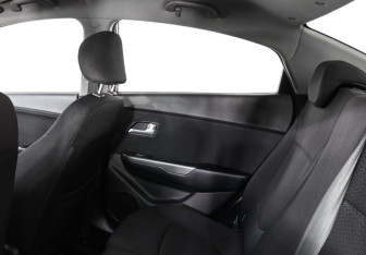 Подержанный автомобиль Kia Rio Sedan 2013 года (12 фото)