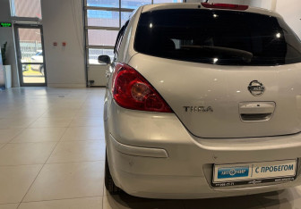 Подержанный автомобиль Nissan Tiida Hatchback 2010 года (7 фото)