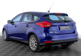 Подержанный автомобиль Ford Focus Hatchback 2016 года (7 фото)