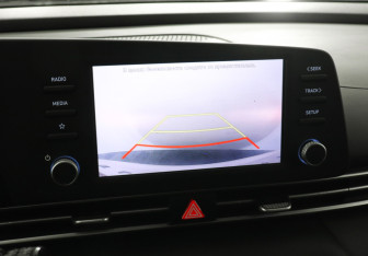 Подержанный автомобиль Hyundai Elantra Sedan 2021 года (13 фото)