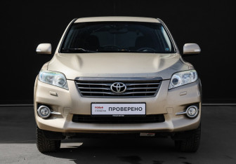 Подержанный автомобиль Toyota RAV4 2010 года (2 фото)