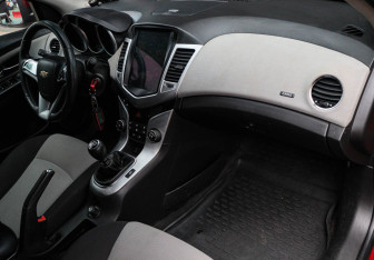 Подержанный автомобиль Chevrolet Cruze Sedan 2011 года (7 фото)