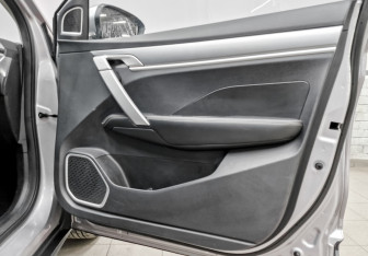 Подержанный автомобиль Geely Coolray 2022 года (23 фото)