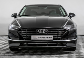 Подержанный автомобиль Hyundai Sonata 2022 года (2 фото)