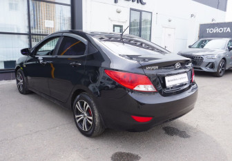 Подержанный автомобиль Hyundai Solaris Sedan 2013 года (6 фото)