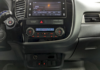 Подержанный автомобиль Mitsubishi Outlander 2018 года (23 фото)
