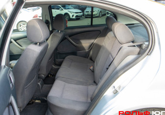 Подержанный автомобиль Skoda Octavia Liftback 2001 года (8 фото)