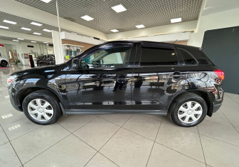 Подержанный автомобиль Mitsubishi ASX 2011 года (8 фото)