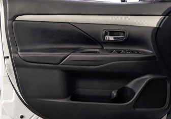 Подержанный автомобиль Mitsubishi Outlander 2014 года (19 фото)