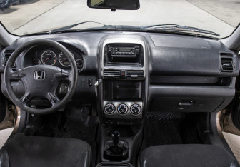 Подержанный автомобиль Honda CR-V 2003 года (14 фото)