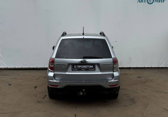 Подержанный автомобиль Subaru Forester Suv 2012 года (7 фото)