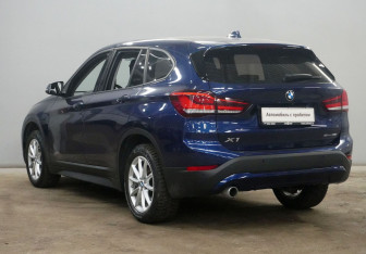 Подержанный автомобиль BMW X1 2020 года (6 фото)